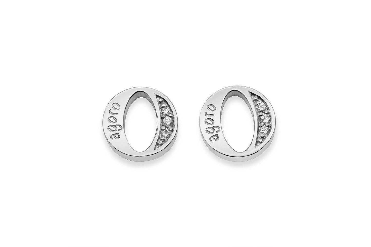 Earing with O’s - White
